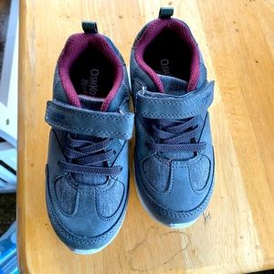 Boys carters 9 toddler shoes